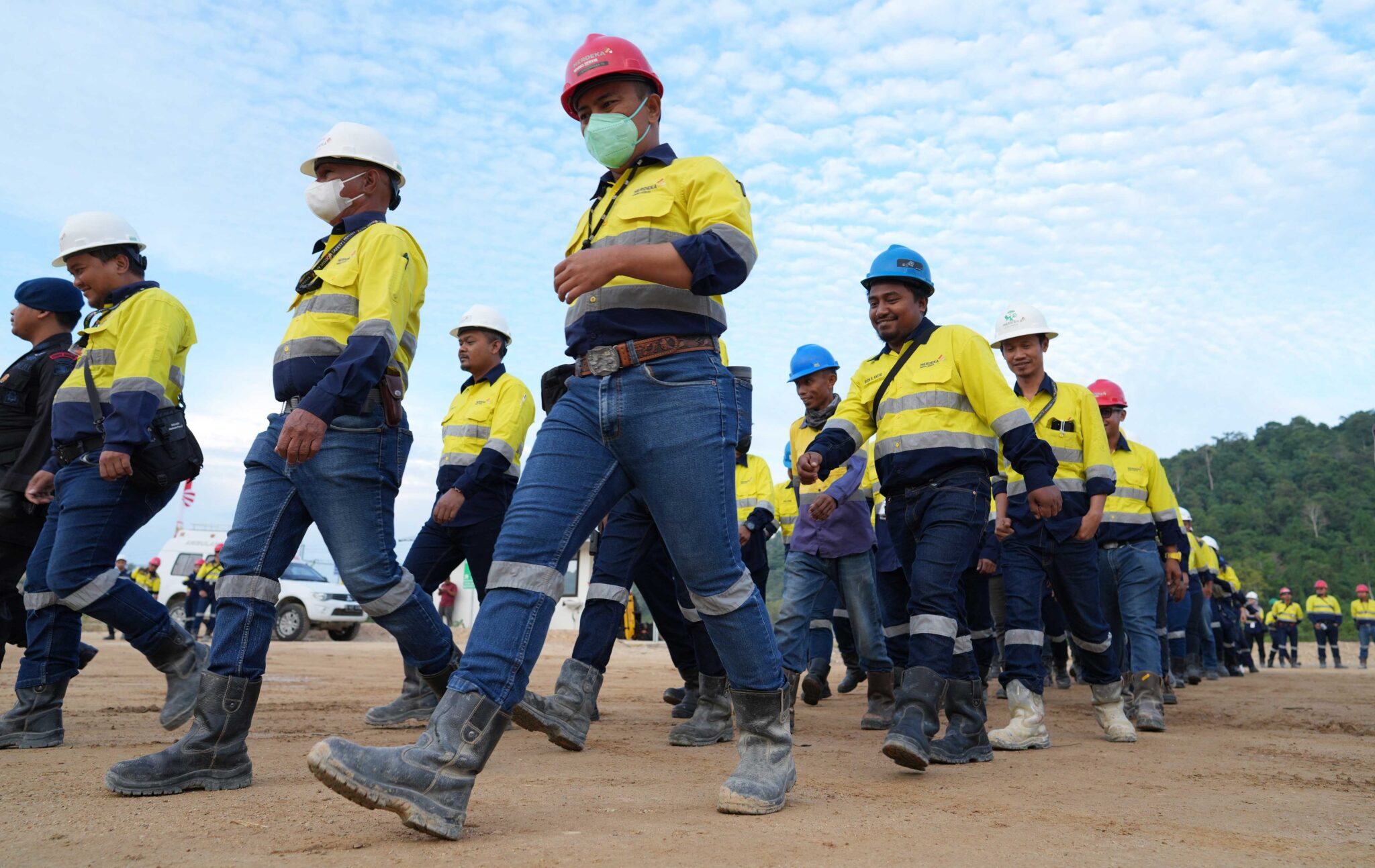 PT Merdeka Gold Resources Tbk Officially Listed on IDX, Raises Rp4.66 ...